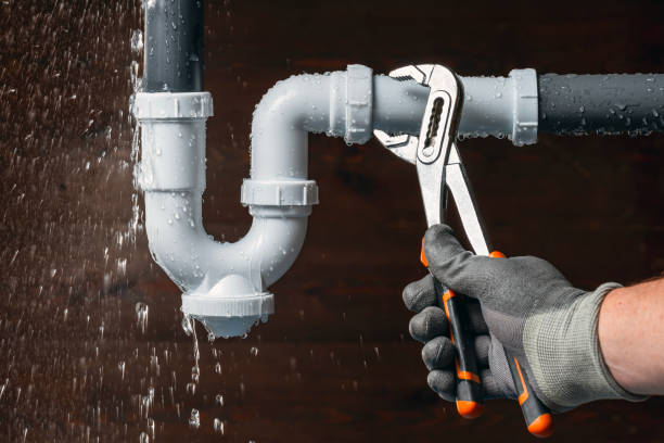 Professional Emergency Plumber technician working in North Liberty, IA